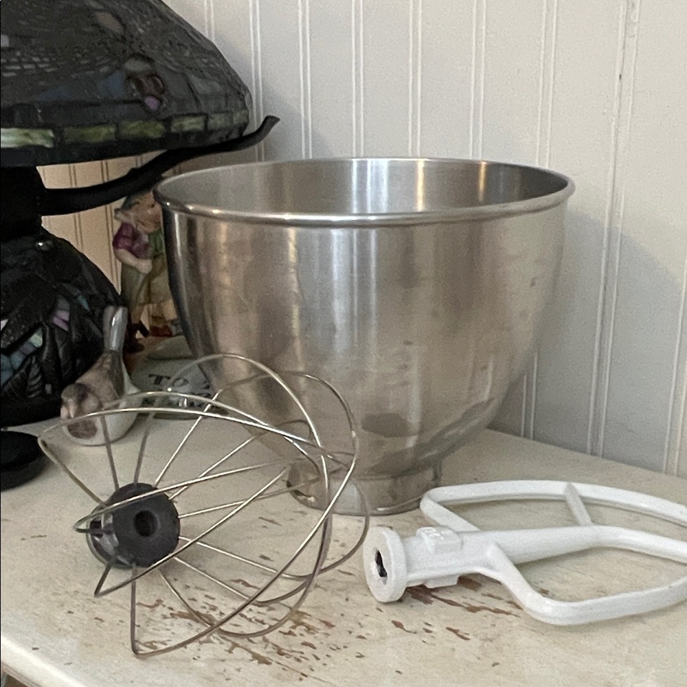 Kitchen aid  k45 stainless mixing bowl plus beater attachments